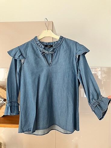 Mavi fırfırlı denim kot gömlek