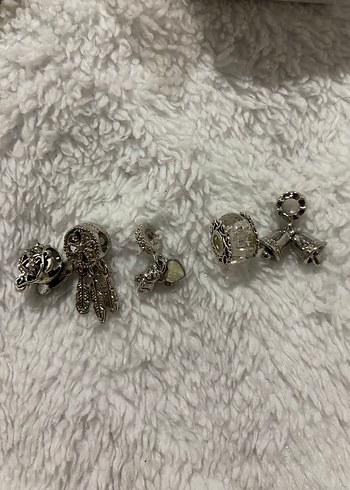 Beden pandora charm