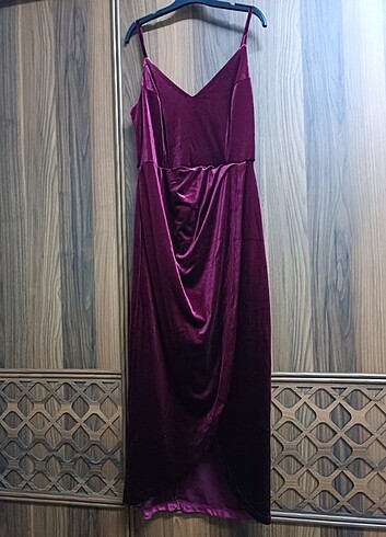 Bordo renk midi boy kadife elbise. 