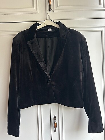 s Beden Kadife Crop Blazer