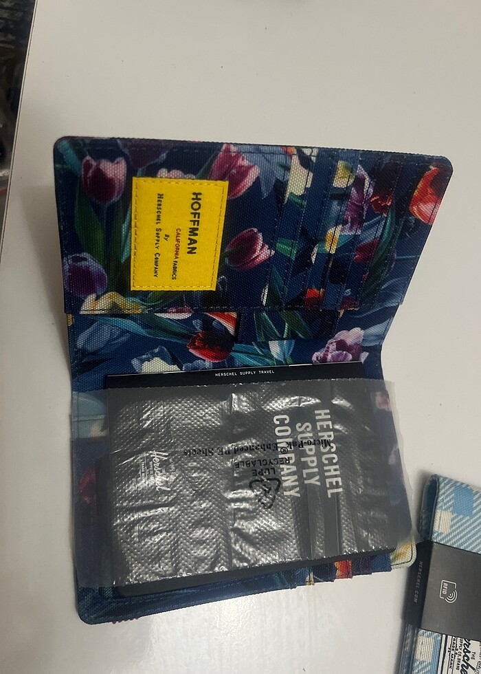 Herschel pasaport kılıfı - Görsel 3