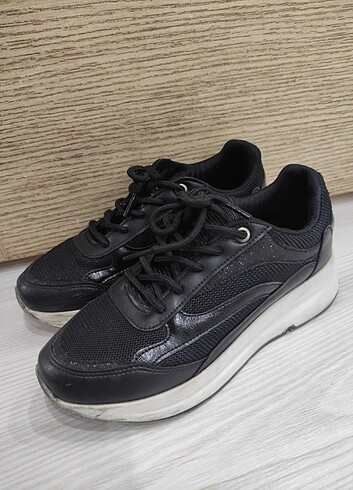 Siyah spor ayakkabı - Görsel 2