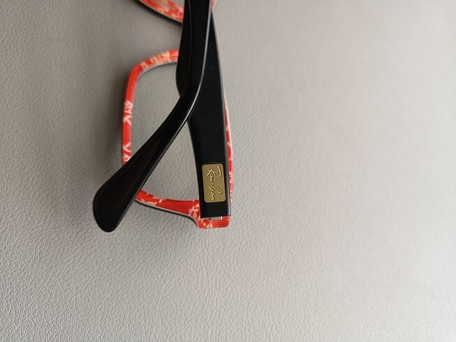 Beden Ray ban gözlük çerçevesi resimde görüldüğü gibidir