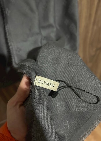 Drapeli Siyah Kadın Şal - Görsel 2