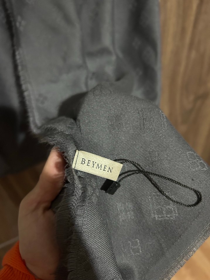 Drapeli Siyah Kadın Şal - Görsel 2