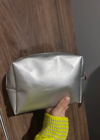 Gri Parlak Deri Maybelline Makyaj Çantası - Görsel 3