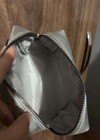 Gri Parlak Deri Maybelline Makyaj Çantası - Görsel 4