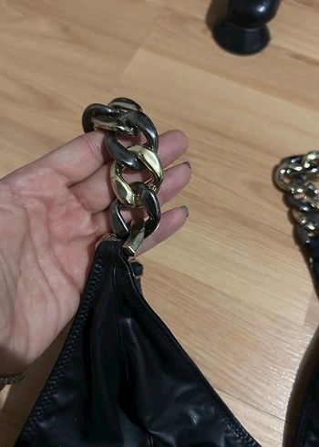 Zincir Detaylı Siyah Deri Mini Büstiyer - Görsel 3