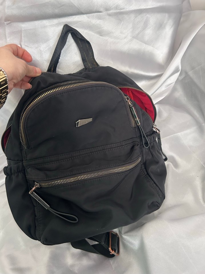 Fermuarlı Siyah Kadın Sırt Çantası - Görsel 3