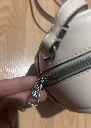 Pudra pembe Deri Calvin Klein Çapraz Çanta - Görsel 3