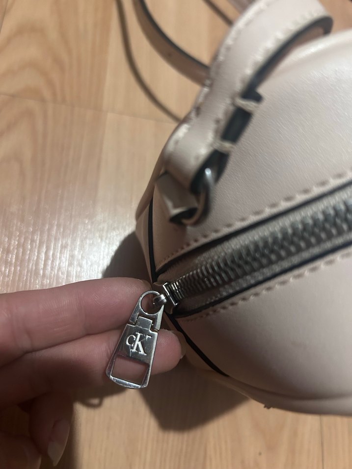 Pudra pembe Deri Calvin Klein Çapraz Çanta - Görsel 3