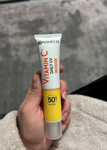Garnier C Vitamini Parlak SPF50+ BB Krem - Görsel 3
