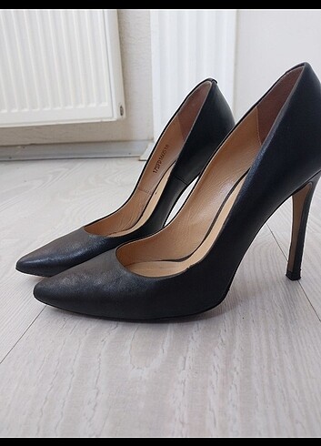 Derimod stiletto