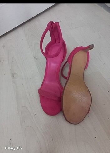 36 Beden Bershka sandalet