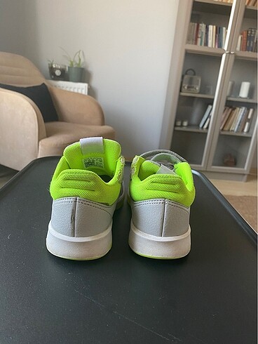 28 Beden gri Renk Adidas çocuk ayakkabısı
