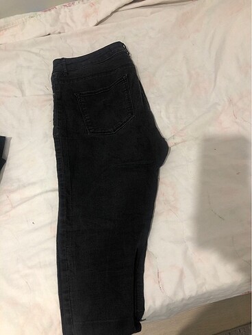 32 Beden Siyah kot pantolon?