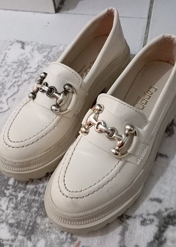 Diğer Tokalı Beyaz Deri Kadın Loafer