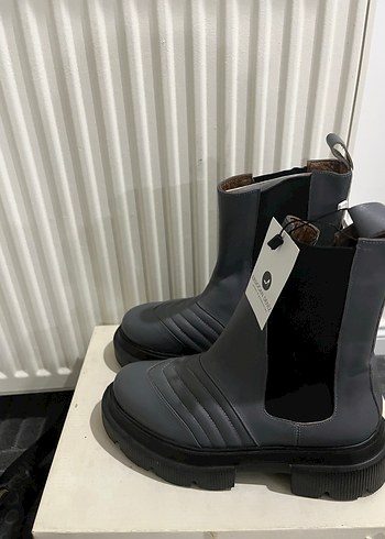 Gri Kadın Lastik Botlar Tokalı Topuklu