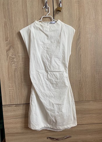 Bershka Beyaz Yüksek Yakalı Mini Elbise