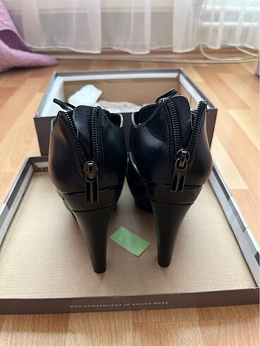 38 Beden siyah Renk Charles&Keith topuklu ayakkabı