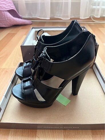 38 Beden Charles&Keith topuklu ayakkabı