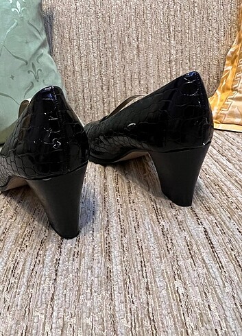 40 Beden deri, önu kapalı, kalın topuklu ayakkabı stiletto (germany)