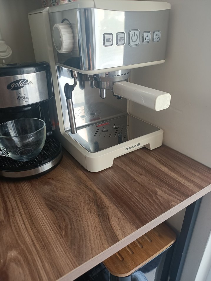 Beyaz ve Gri Espresso Kahve Makinesi - Görsel 2