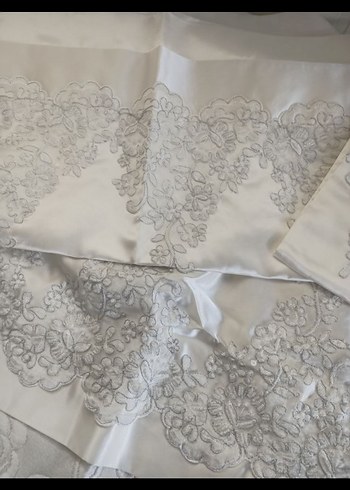 İşlemeli Beyaz Yatak Örtüsü - Görsel 2
