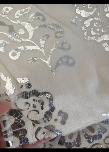 Gri Nakışlı Beyaz Yatak Örtüsü - Görsel 2