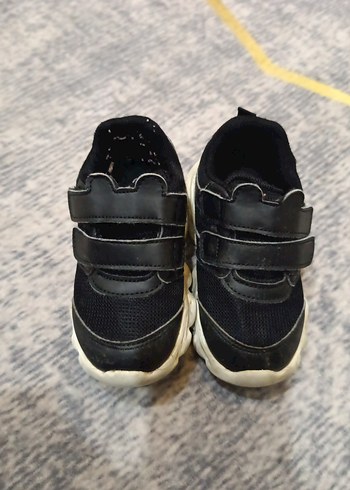 Erkek Çocuk Siyah Cırt Cırtlı Sneakers