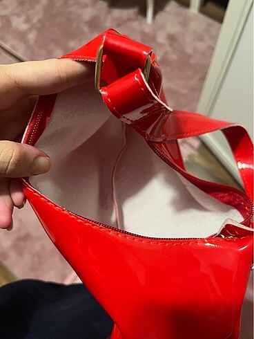 Bershka kırmızı rugan çanta
