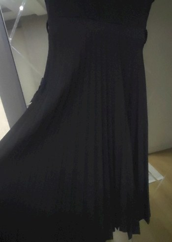 Kısa Kollu Siyah Uzun V Yaka Elbise - Görsel 3