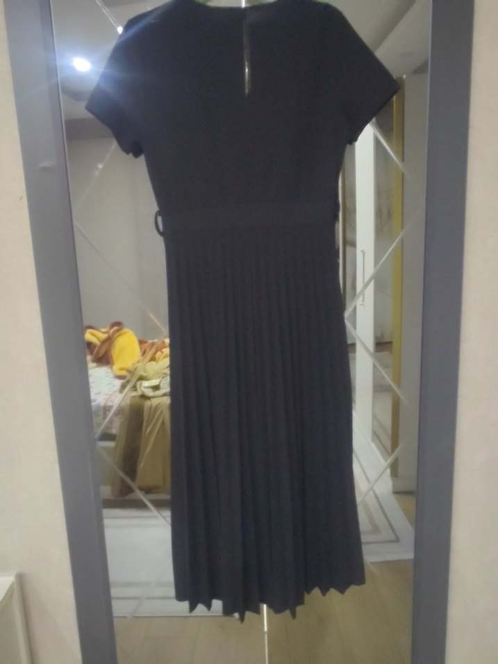 Kısa Kollu Siyah Uzun V Yaka Elbise - Görsel 4