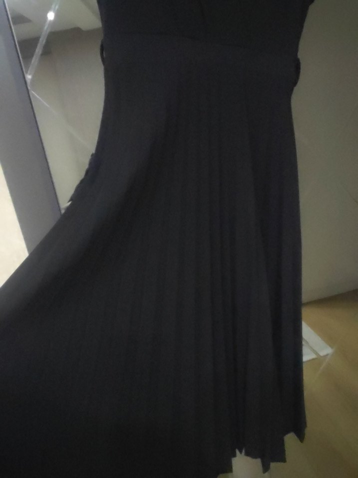 Kısa Kollu Siyah Uzun V Yaka Elbise - Görsel 3