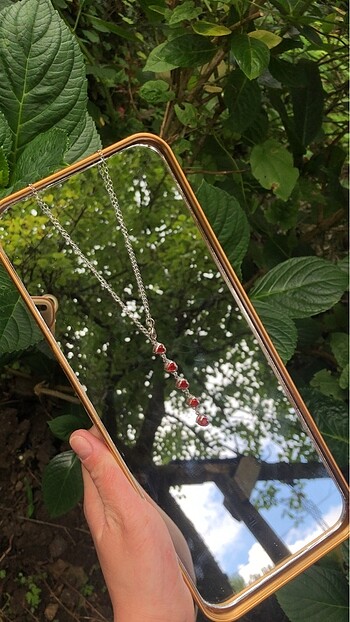 minimal kırmızı kalp detaylı silver Y kolye