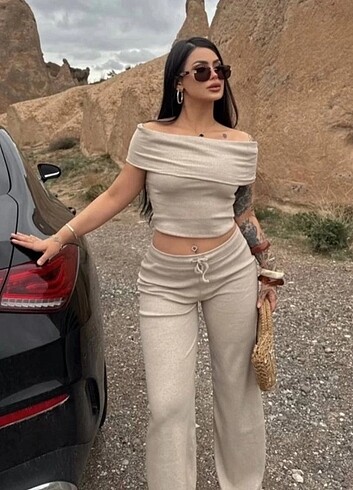 Madonna Yaka Bol Paça Pantolonlu Takım