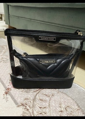 Victoria's Secret Siyah Deri Makyaj Çantası - Görsel 2