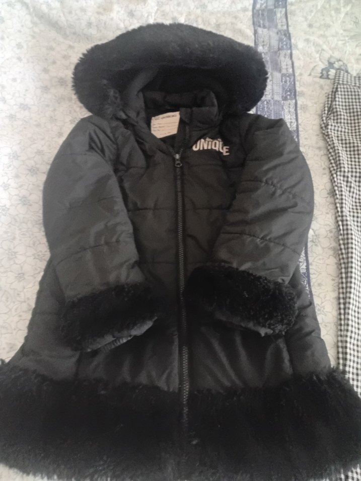 Kız Çocuk Siyah Kürklü Kaban - Görsel 2