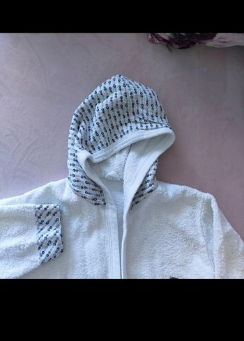 Nakışlı Beyaz Erkek Çocuk Bornozu - Görsel 4