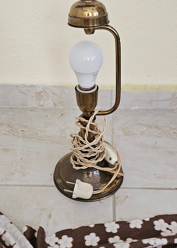 Altın Renk Metal Masa Lambası - Görsel 3