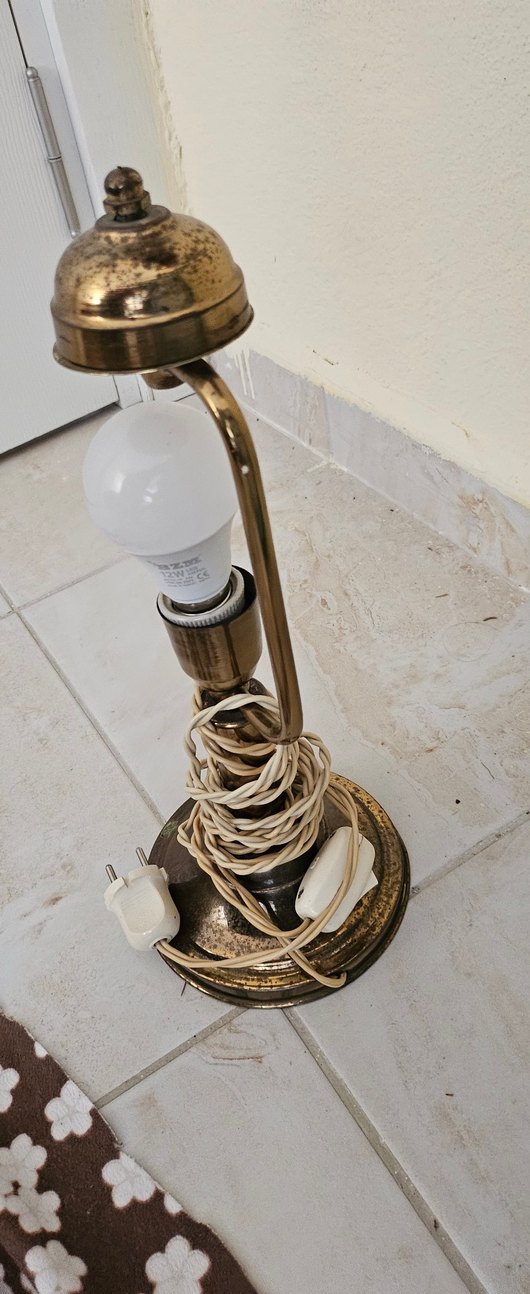 Altın Renk Metal Masa Lambası - Görsel 5