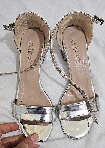 Kadın Gri Metalik Tokalı Topuklu Ayakkabı - Görsel 3