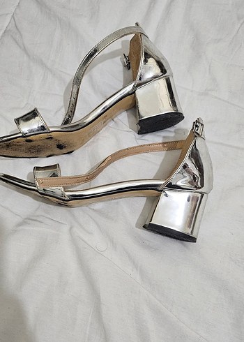 Kadın Gri Metalik Tokalı Topuklu Ayakkabı - Görsel 4