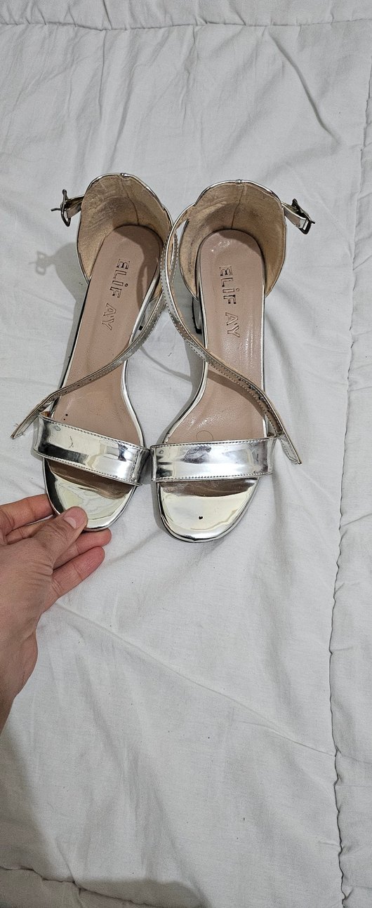 Kadın Gri Metalik Tokalı Topuklu Ayakkabı - Görsel 2