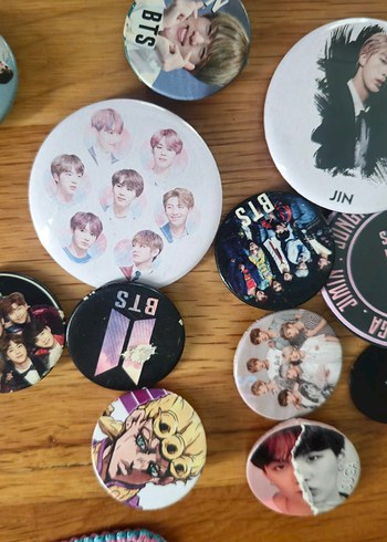 BTS Temalı Çoklu Metal Rozet Seti - Görsel 7