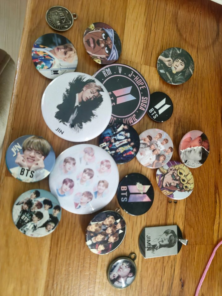 BTS Temalı Çoklu Metal Rozet Seti - Görsel 4