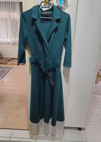 Kemerli V Yaka Uzun Yeşil Elbise - Görsel 3