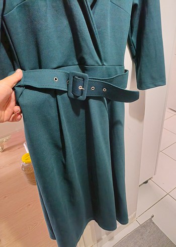 Kemerli V Yaka Uzun Yeşil Elbise - Görsel 4