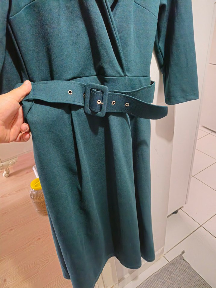 Kemerli V Yaka Uzun Yeşil Elbise - Görsel 4