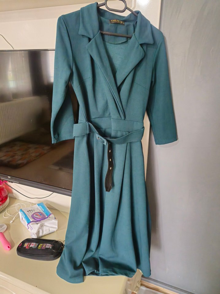 Kemerli V Yaka Uzun Yeşil Elbise - Görsel 5